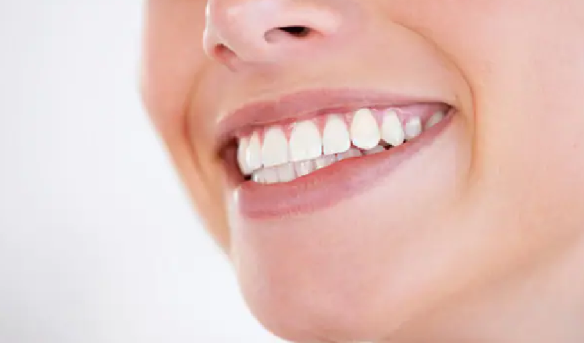 Natural Ways To Keep Your Teeth Pearly White